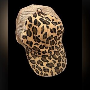 Leopard Print Mesh Trucker Hat - Tan & Black. NwOT